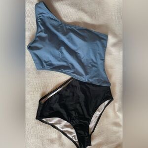 Color block one shoulder suit